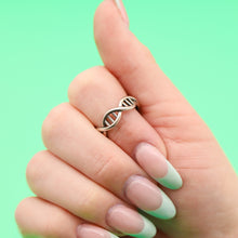 Load image into Gallery viewer, Vintage DNA Double Helix Ring
