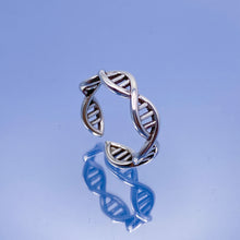 Load image into Gallery viewer, Vintage DNA Double Helix Ring

